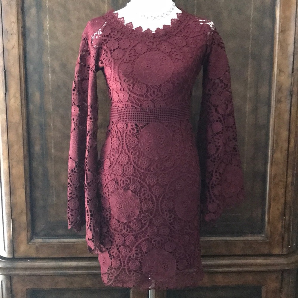 Lace Bell Sleeve Dress - Picture 3 of 7